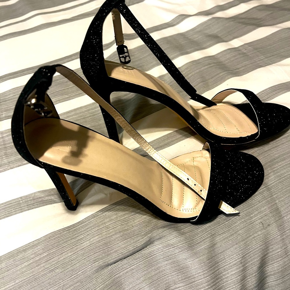 Strappy sandals n black with mild sparkle